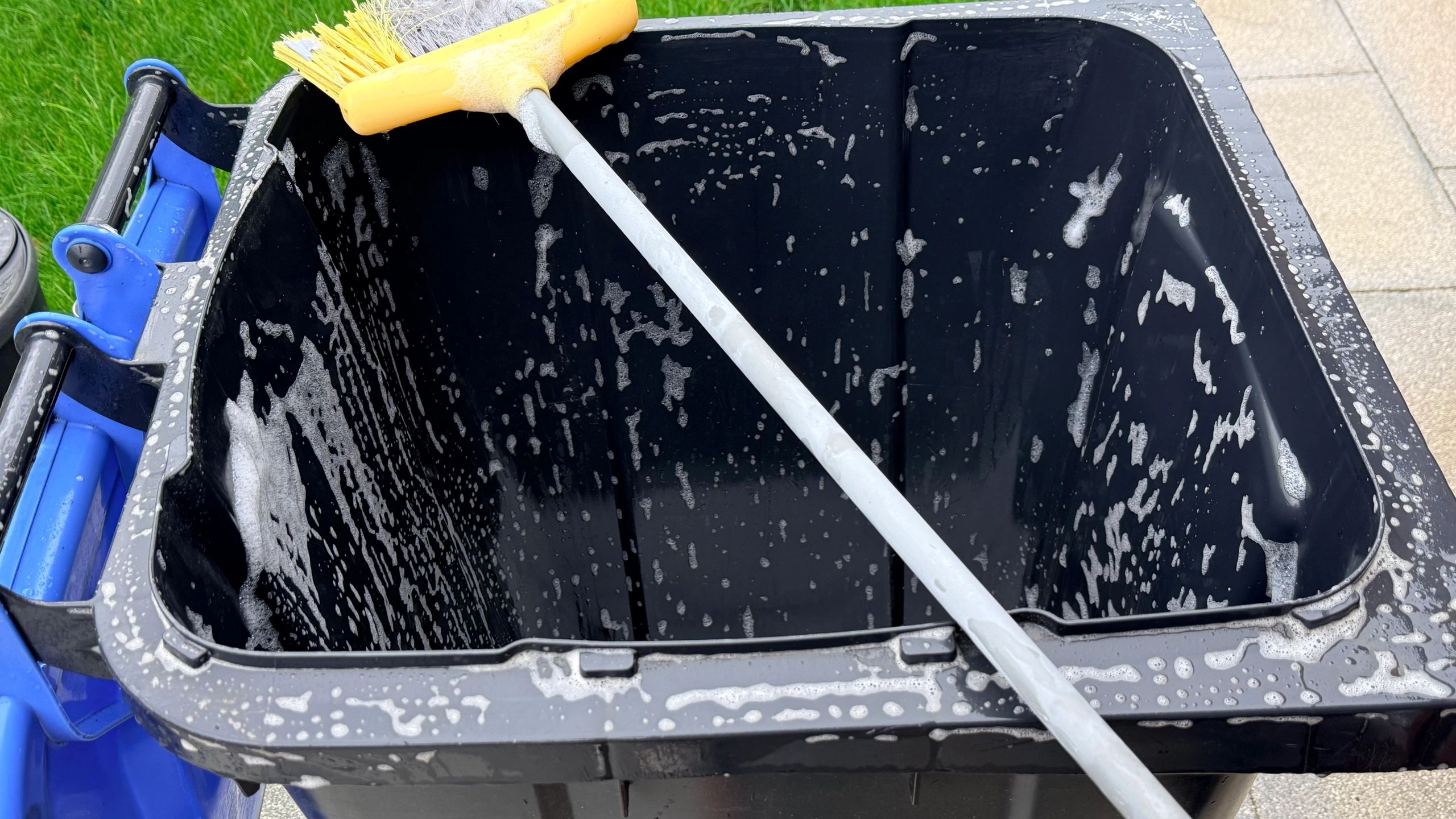 Trash can washing and sanitizing